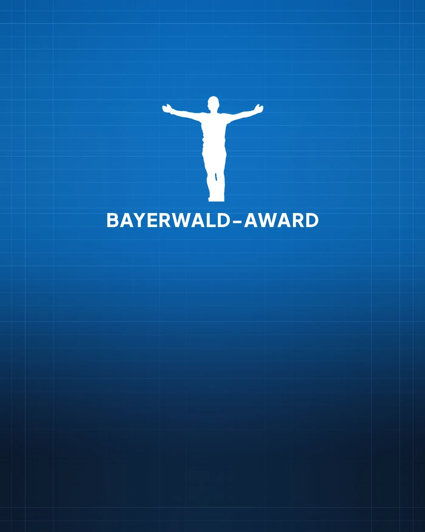 Die Figur des Bayerwald-AWARD in Weiss auf blauem Markenhintergrund